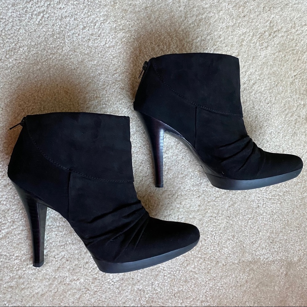 Nine West Jaxine suede platform booties 10